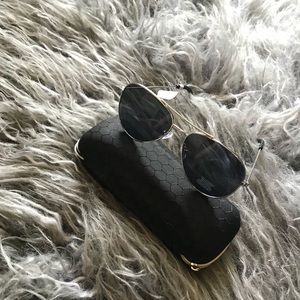 URABAN OUTFITTERS Aviator sunglasses